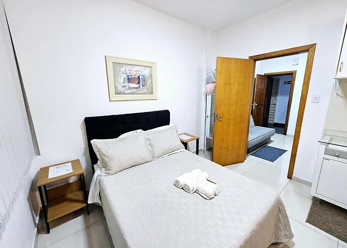 Apto Inteiro Centro Sta Casa 200m Wifi Perto De Ate 4 Pessoas